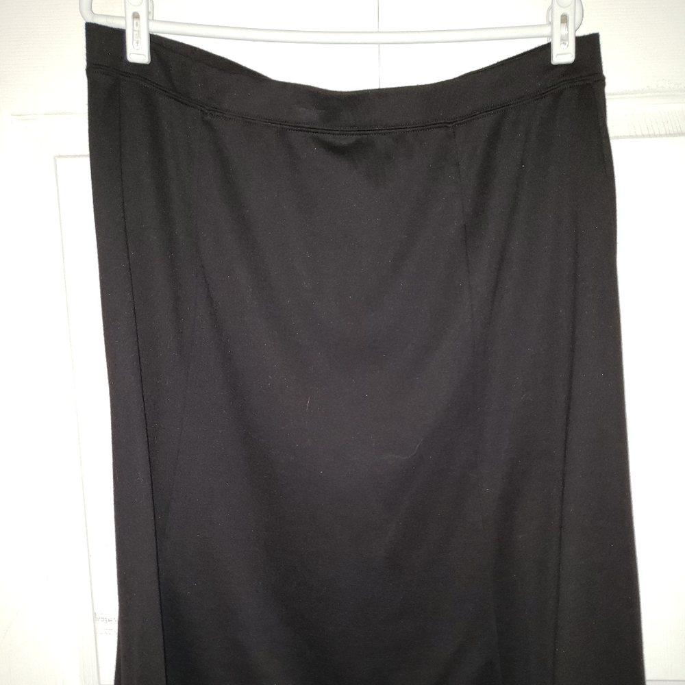 Jaclyn Smith black skirt
